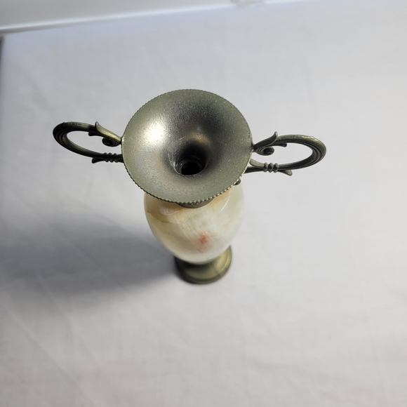 VINTAGE DECORATIVE ONIX AND BRASS VASE SMALL - Picture 10 of 11